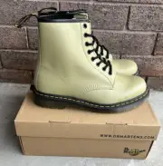 Dr Martens Boots Adult Men US 7 Womens Us 6 Uk 5 Smooth Leather Pale Olive