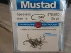 25 Mustad Signature Fish Hooks R50-94840 Size 18 Dry Fly