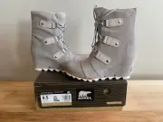 NEW IN BOX! SOREL JOAN OF ARCTIC WEDGE MID Dove Grey White BOOTS Size 8.5