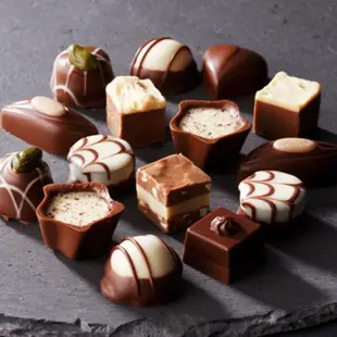 Lindt Lindor瑞士蓮巧克力 綜合巧克力 牛奶巧克力 鹹焦糖牛奶巧克力 夾餡巧克力 榛果牛奶巧克力巧克力禮盒婚慶