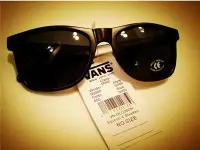 在飛比找Yahoo奇摩拍賣-7-11運費0元優惠優惠-極限運動大廠 VANS Sunglasses 型男亞光黑板材