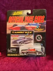 Johnny Lightning Official Pace Cars ‘77 Oldsmobile Delta 88