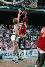 Kevin Willis Atlanta Hawks shoots v Larry Bird Boston Celtics circ- Old Photo