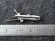 DELTA AIRLINES / DAL LOCKHEED L-1011 TRI STAR PIN.