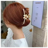 在飛比找momo購物網優惠-【HaNA 梨花】韓國珍珠花園．俏麗小花一字抓夾