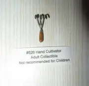 MINIATURE DOLLHOUSE 1:12 SCALE HAND GARDENING CULTIVATOR - SIR THOMAS THUMB-526