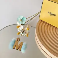 在飛比找PopChill優惠-[二手] FENDI M LOGO 吊飾