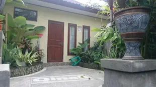 蓬多克奇納里家庭旅館Pondok Qinali Homestay