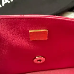 《全新正品》香奈兒CHANEL 莓紅色羊皮mini coco20金釦經典翻蓋鏈帶包