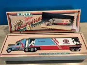 ERTL White Rose 1992 Ltd Ed. 1/64 RICHARD & KYLE PETTY STP ESMARK Transporter