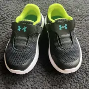 BNB Boys Under Armour Slip On SZ.7K Toddler Navy Lime Sticky Hook And Loop Close