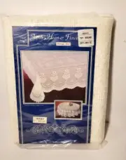 New Heritage Lace Knit Off-White 72" Round Alpine Heart & Flower Tablecloth NOS