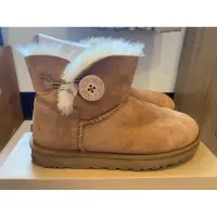 在飛比找蝦皮購物優惠-uGg 澳洲專櫃購入 鈕扣雪靴 mini bailey bu