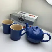 Chasseur Blue La Cuisson 1.1 L Teapot + 2 350ml Mugs Set Tea Pot MIB