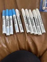 10 sharpie paint markers 4 blue 6 white
