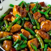 Free Range Satay Chicken with Onions, Mushrooms, Capsicums and Green Beans 400g
