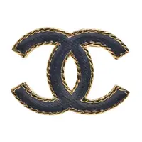 在飛比找momo購物網優惠-【CHANEL 香奈兒】經典琺瑯雙C LOGO滾邊造型胸針(