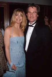 Goldie Hawn and Kurt Russell during The 71st Annual Academy Awards- Old Photo