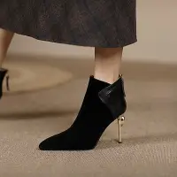 在飛比找Yahoo!奇摩拍賣優惠-促銷打折 高跟鞋 馬丁靴 翻皮高跟短靴尖頭細跟法式設計感水鉆