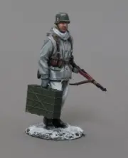 Thomas Gunn Miniatures 1/30th scale SS138B WWII German Infantryman with ammo