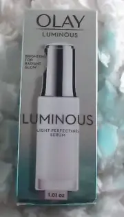 OLAY LUMINOUS LIGHT PERFECTING SERUM 1.01 OZ/30ml BRIGHTENS FOR RADIANT GLOW NEW