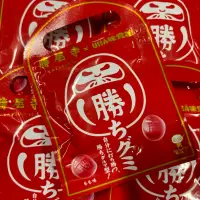 在飛比找蝦皮購物優惠-現貨🔥日本🇯🇵UHA味覺糖x勝尾寺 不倒翁造型軟糖 白桃口味