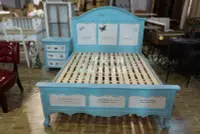 在飛比找Yahoo!奇摩拍賣優惠-( 台中 可愛小舖 ) 歐式鄉村風藍白波浪雕花蝴蝶雕花木製床