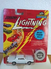 Johnny Lightning The Challengers White Custom Continental NIP