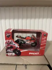 RARE 2011 DESMOSEDICI GP11 DUCATI NICKY HAYDEN MOTOGP LTD by MAISTO 1:10 Scale