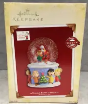 2005 Hallmark Keepsake A Charlie Brown Snow Globe PEANUTS Light Sound Musical