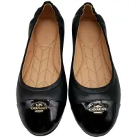 在飛比找momo購物網優惠-【COACH】黑x黑漆皮鞋頭拼接皮革娃娃鞋