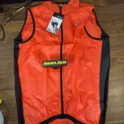 Assos Mille GT Wind Vest Lolly Red Medium NIB – Model 13.34.338.49- 24