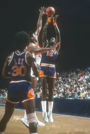 Curtis Perry Phoenix Suns shoots over Wes Unseld Washington Bullet- Old Photo
