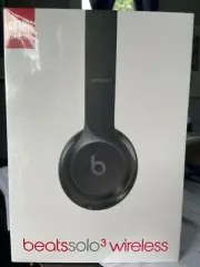 NEW & SEALED in box - Beats Solo3 Wireless Headphones (Black)