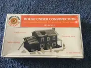 BACHMANN HO SCALE HOUSE UNDER CONSTRUCTION #45-2691 BRAND NEW!!