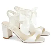 Camila by Bella Belle Ivory Lace Wedding Bridal Block Heel Size 5.5 / Euro 35.5