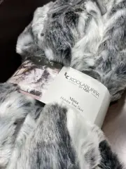 KOOLABURRA BY UGG NEW!!! 54" FAUX FUR CHRISTMAS Tree Skirt GRAY Grey 54” LUX!