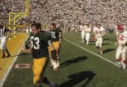 Super Bowl I Green Bay Packers Fred Fuzzy Thurston walking off fie- Old Photo