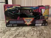 Monster Jam Nitro Neon 1:24 GRAVE DIGGER RC Remote Control Exclusive Truck 2022