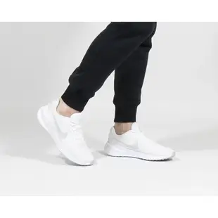 ☆CHIN代購☆ Nike Revolution 7 輕量 白銀 黑 底軟 慢跑鞋 FB2207-100 010 現貨