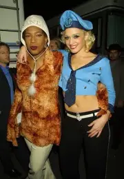 Macy Gray and Gwen Stefani backstage during The 2000 My VH1 Music - Old Photo 2