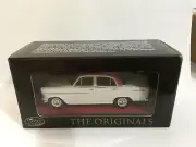 1/43 TRAX TR40B 1956 Holden FE Special Sedan - White Red