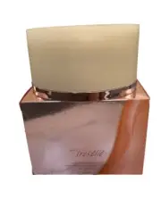 Avon Treselle Dusting Powder With Puff - 100g NEW