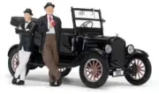 Sunstar Ford Model T Touring 1925 with S.Laurel and O.Hardy figures 1:24 Scale