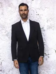 NWT SIZE M MENS BLACK BLAZER ,TAILOR FIT, 2 SIDE VENT , Safari Patch Pockets