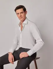 Hawes & Curtis White Slim Curtis Shirt | Contrast Detail | Mid-Collar Size: Medium