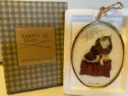 Avon Marjolein Bastin Miniature Light/Sun Catcher - Holiday Cat