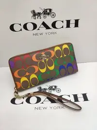 在飛比找Yahoo!奇摩拍賣優惠-現貨熱銷-全新 COACH 4537 新款彩虹C logo拉