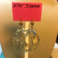 在飛比找蝦皮購物優惠-Betsey Johnson 金色圓圈 蝴蝶結 吊飾耳環