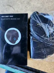 Brand New Fulllight Tech Bluetooth Beanie Hat with Headphones Black (AS)